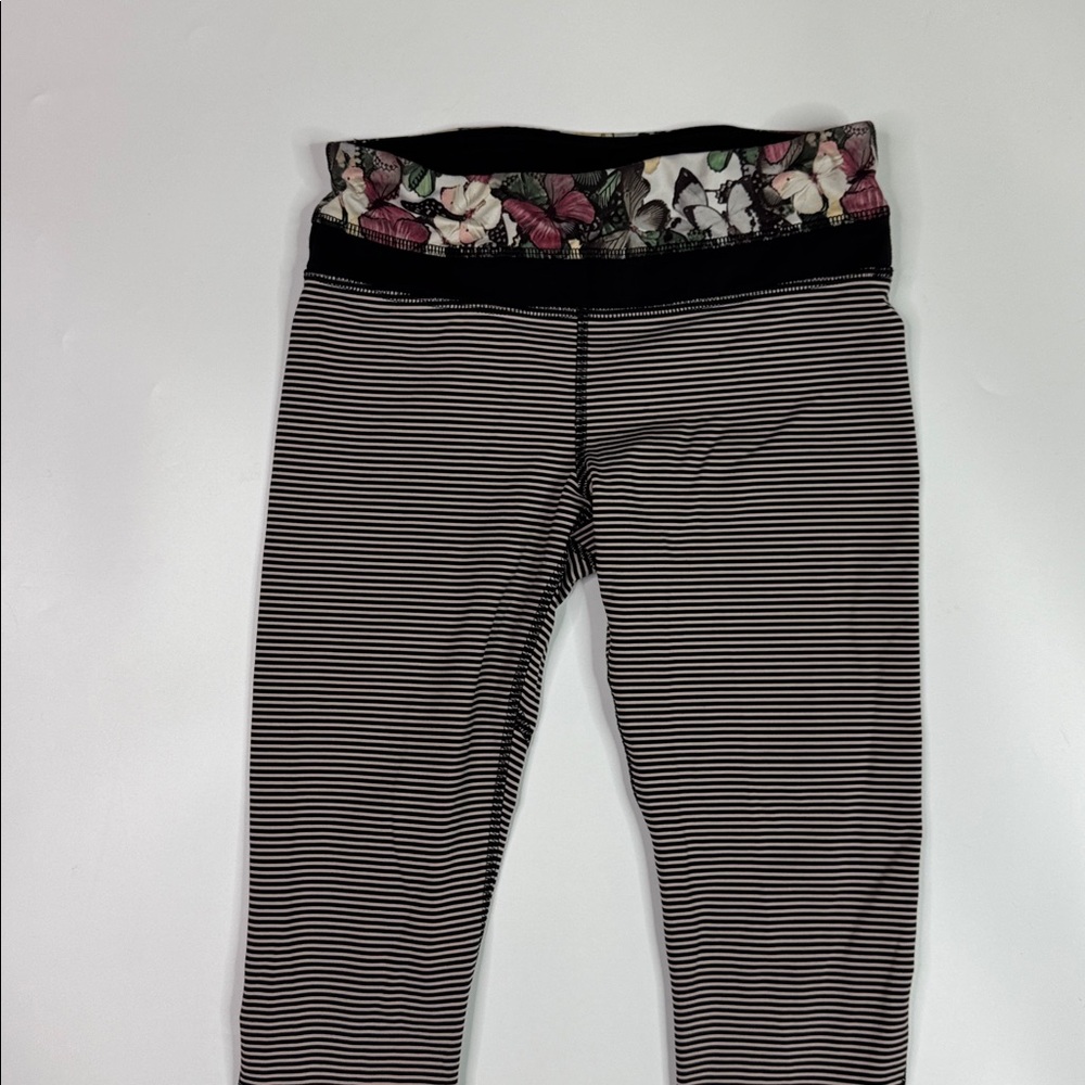 Lululemon Run: Inspire Crop II Leggings Butterfly Striped Print Size 4 - Picture 2 of 9